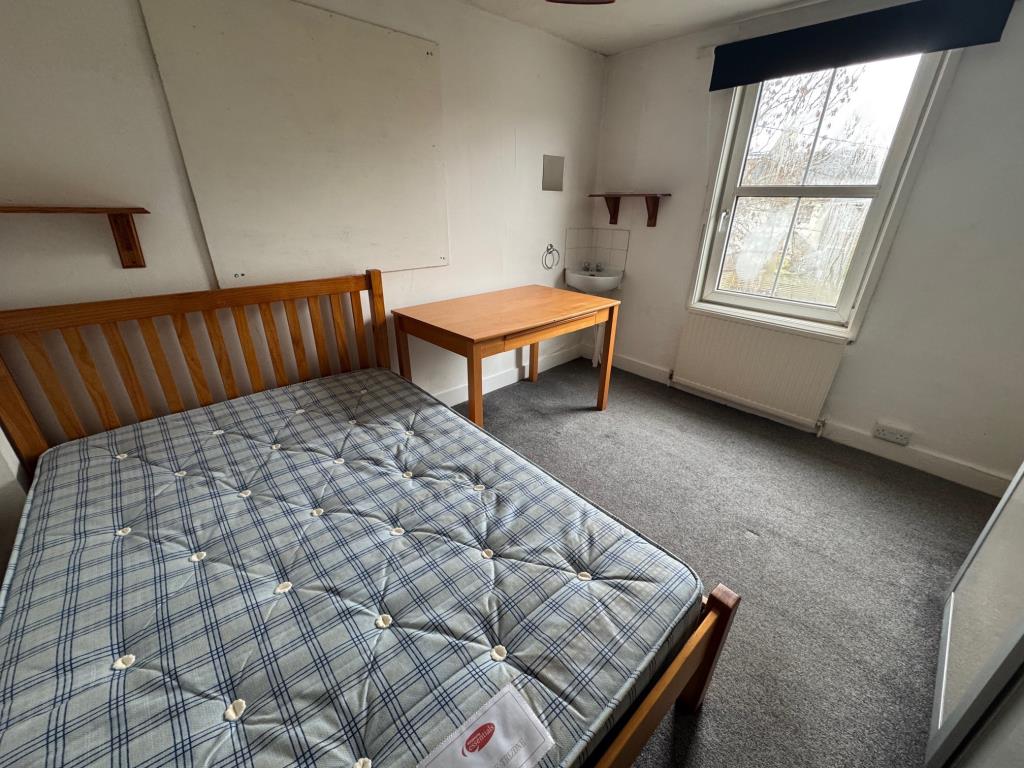 Lot: 161 - CITY CENTRE TERRACE HOUSE - First floor bedroom 2